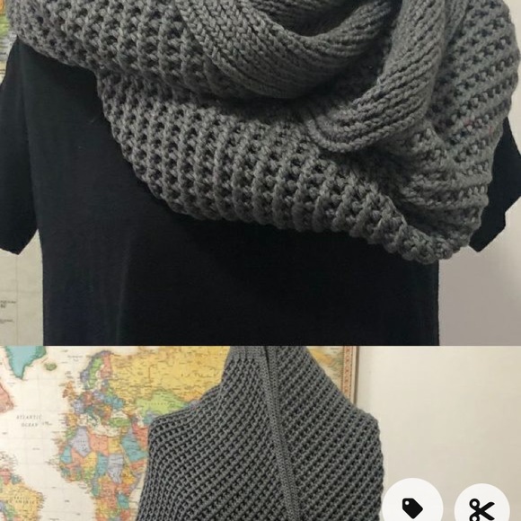 I’m looking for this scarf. PLEASE SHARE ♥️ - Picture 3 of 4